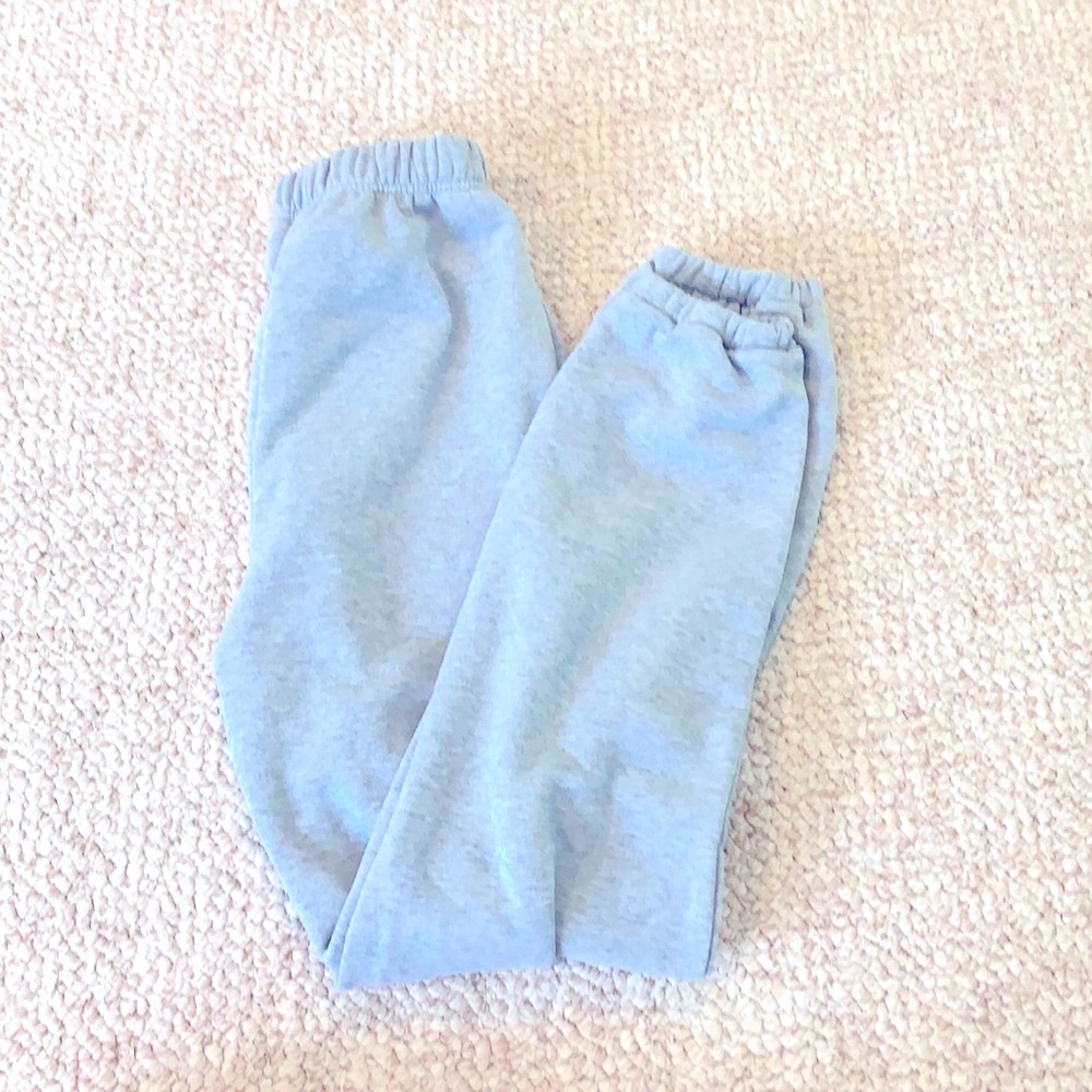 grey sweatpants